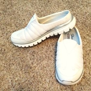 Skechers relaxed fit memory foam clogs